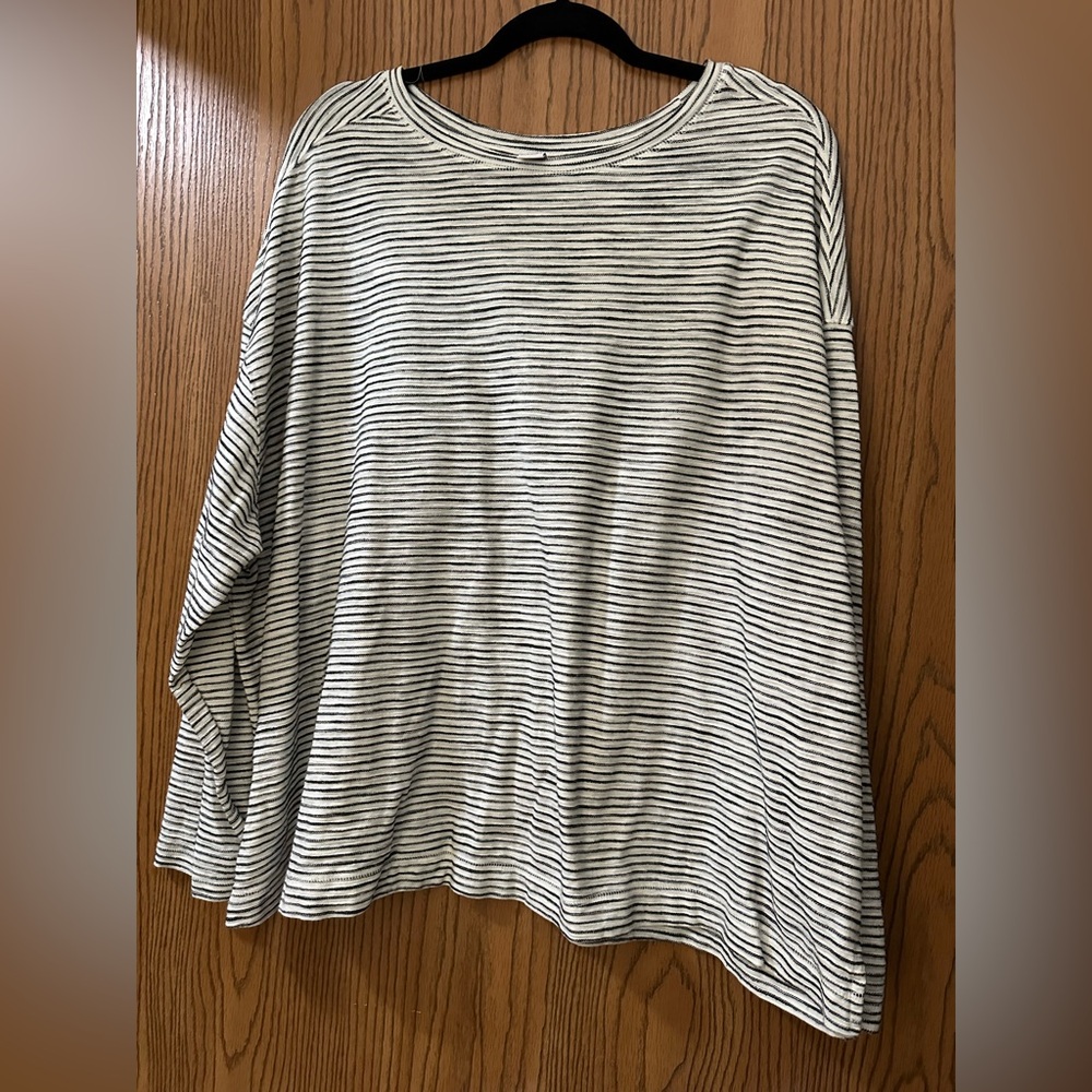 Old Navy Black and White Striped Long-Sleeve Tee